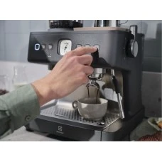 Кавомашина Electrolux E8EC1-8BP